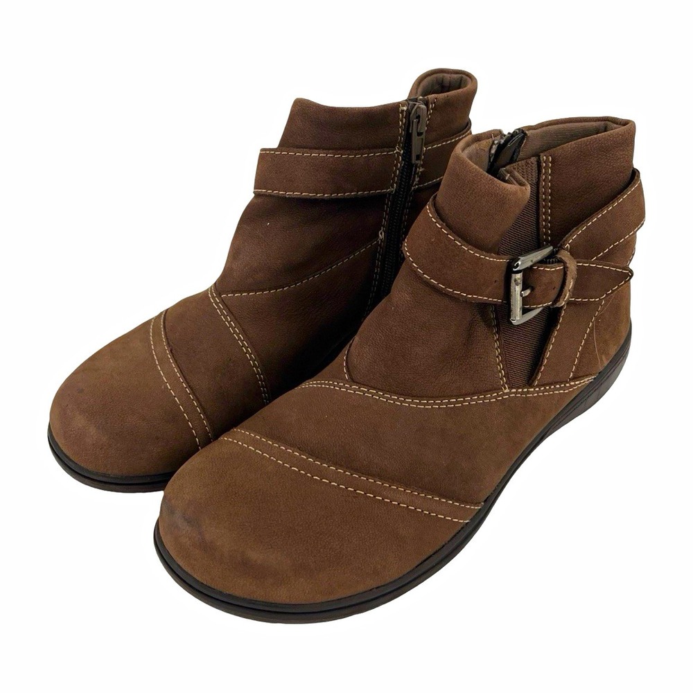 Clarks Women's 9 Wide Brown Ankle Boots Side Zip Buckle Comfort Low Heel